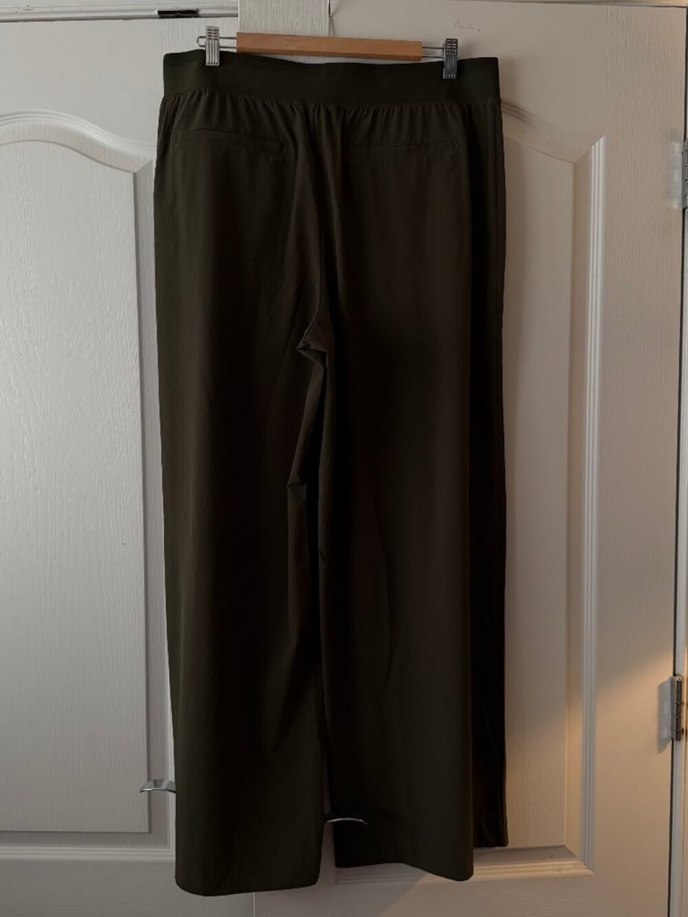 Athleta Size 16 Olive front Pleated Wide leg Pants 3017